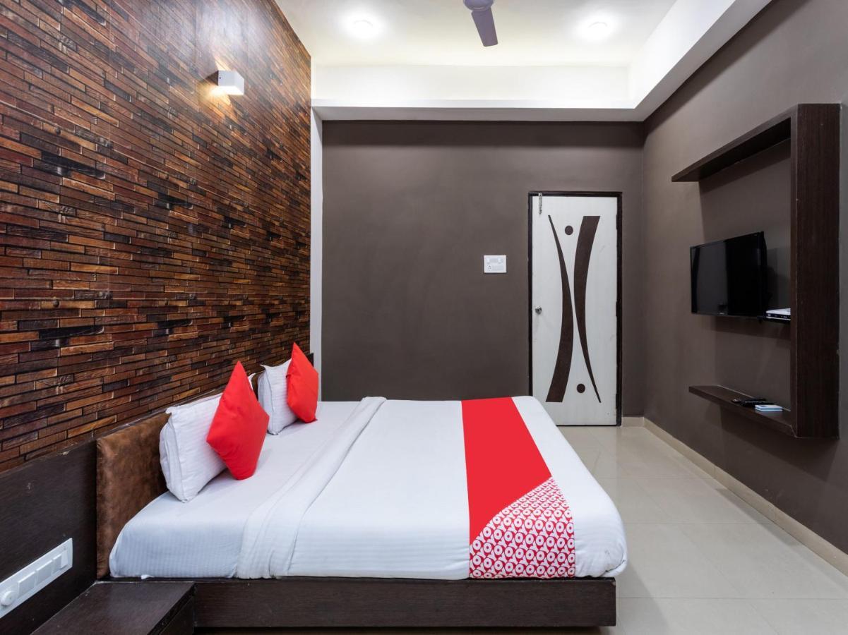 אגרה Oyo 72937 Hotel Tyagraj מראה חיצוני תמונה