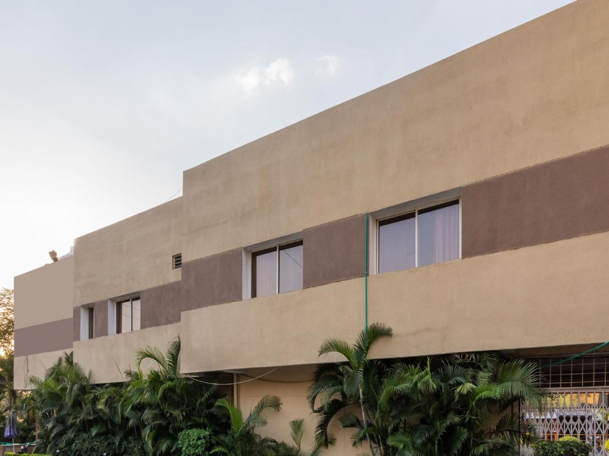 אגרה Oyo 72937 Hotel Tyagraj מראה חיצוני תמונה