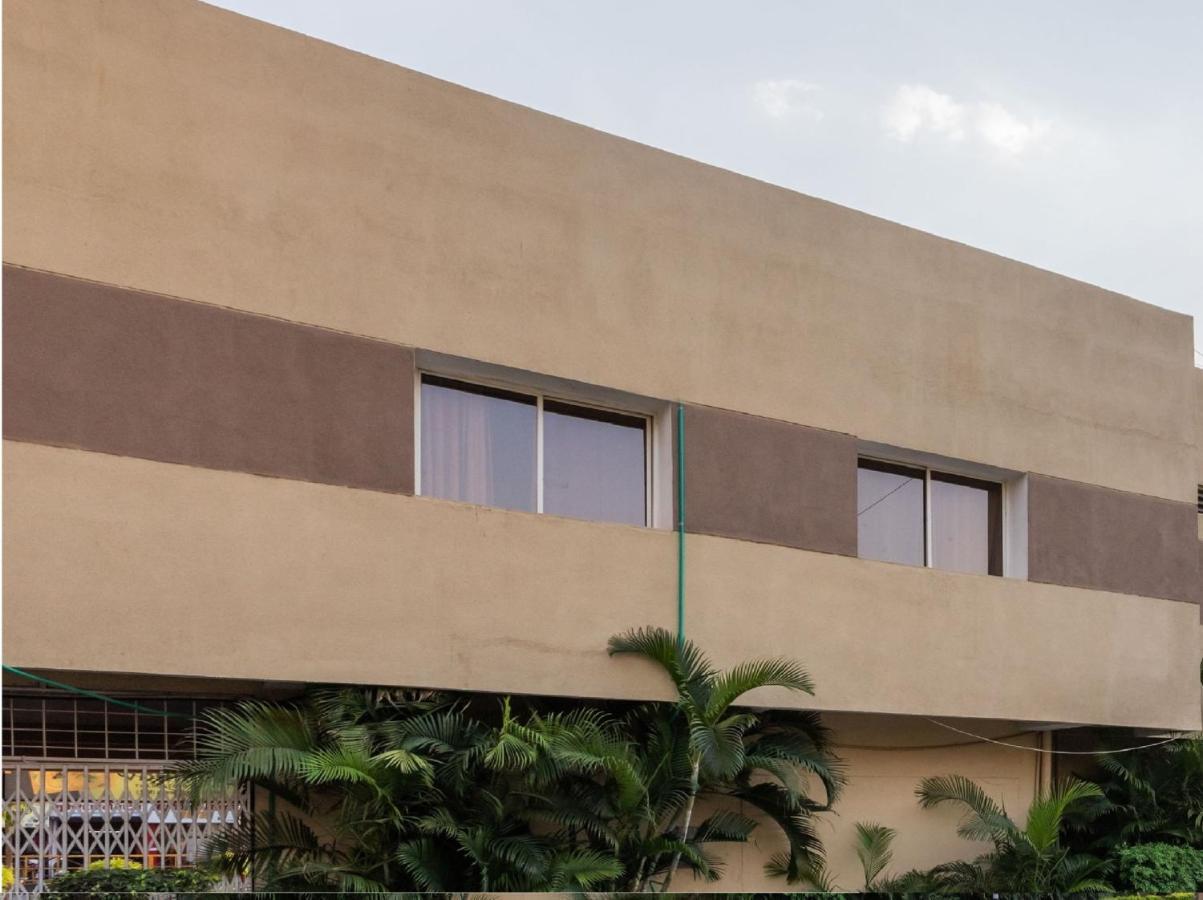 אגרה Oyo 72937 Hotel Tyagraj מראה חיצוני תמונה